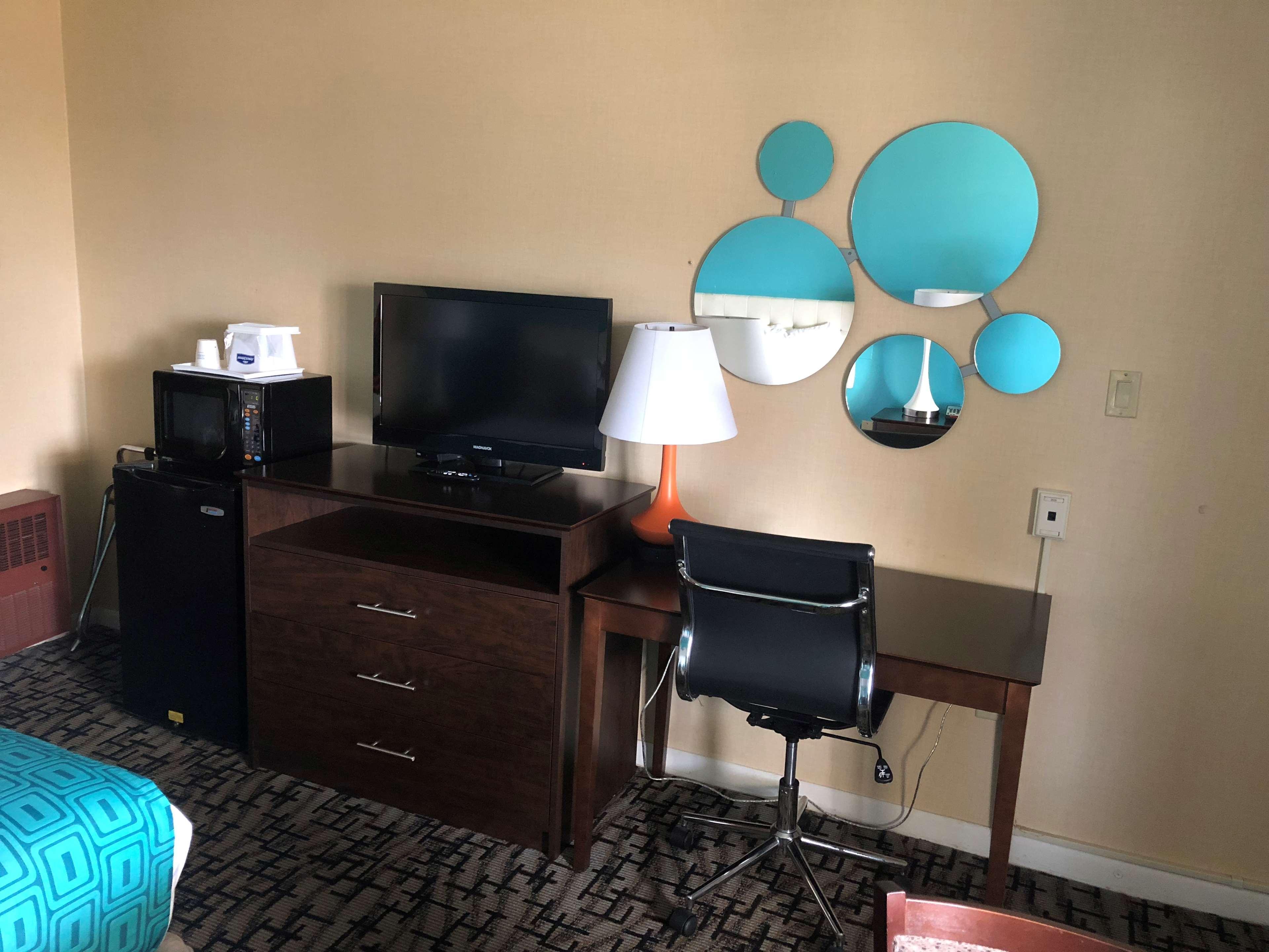 Howard Johnson By Wyndham Rocky Hill Bagian luar foto