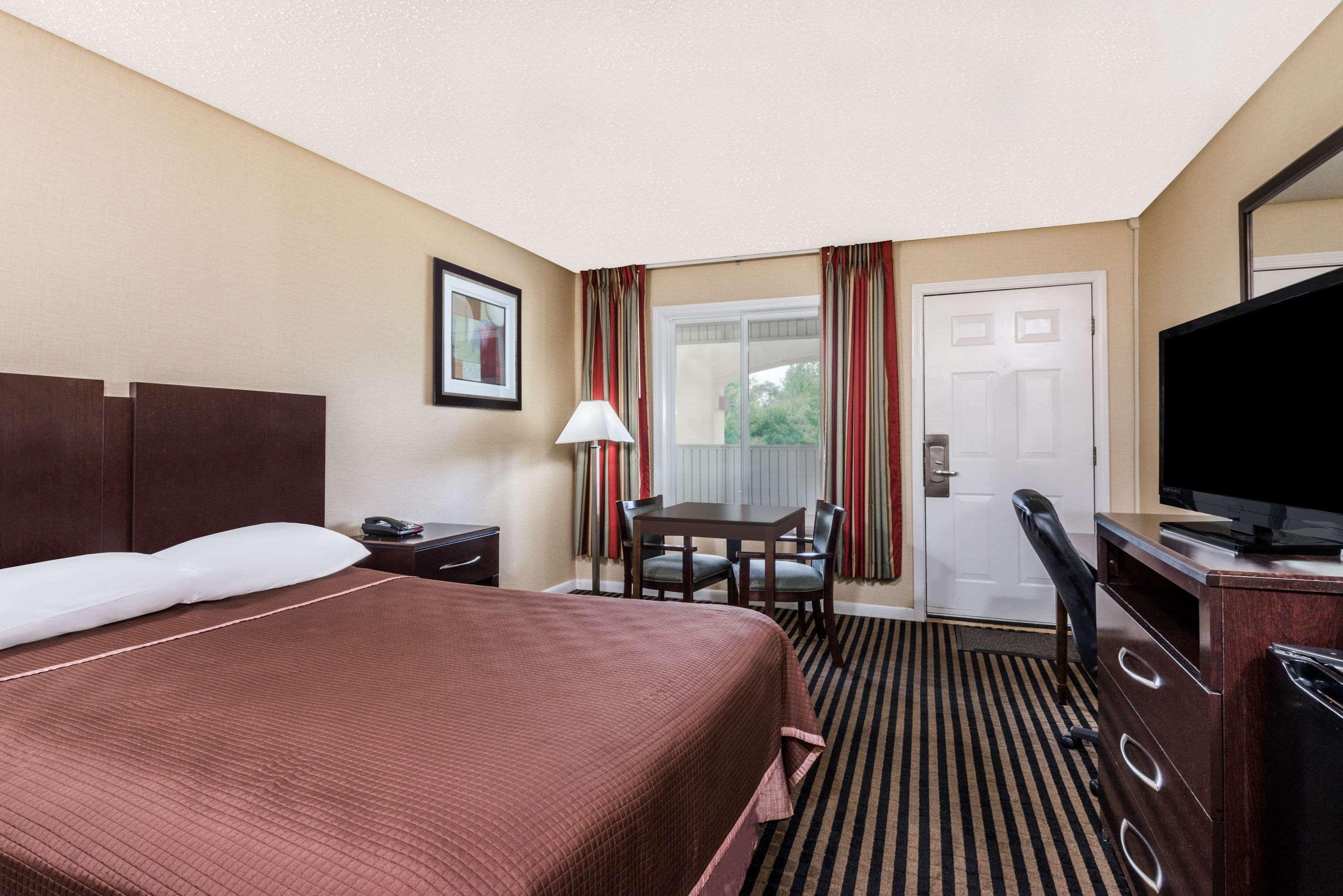 Howard Johnson By Wyndham Rocky Hill Bagian luar foto