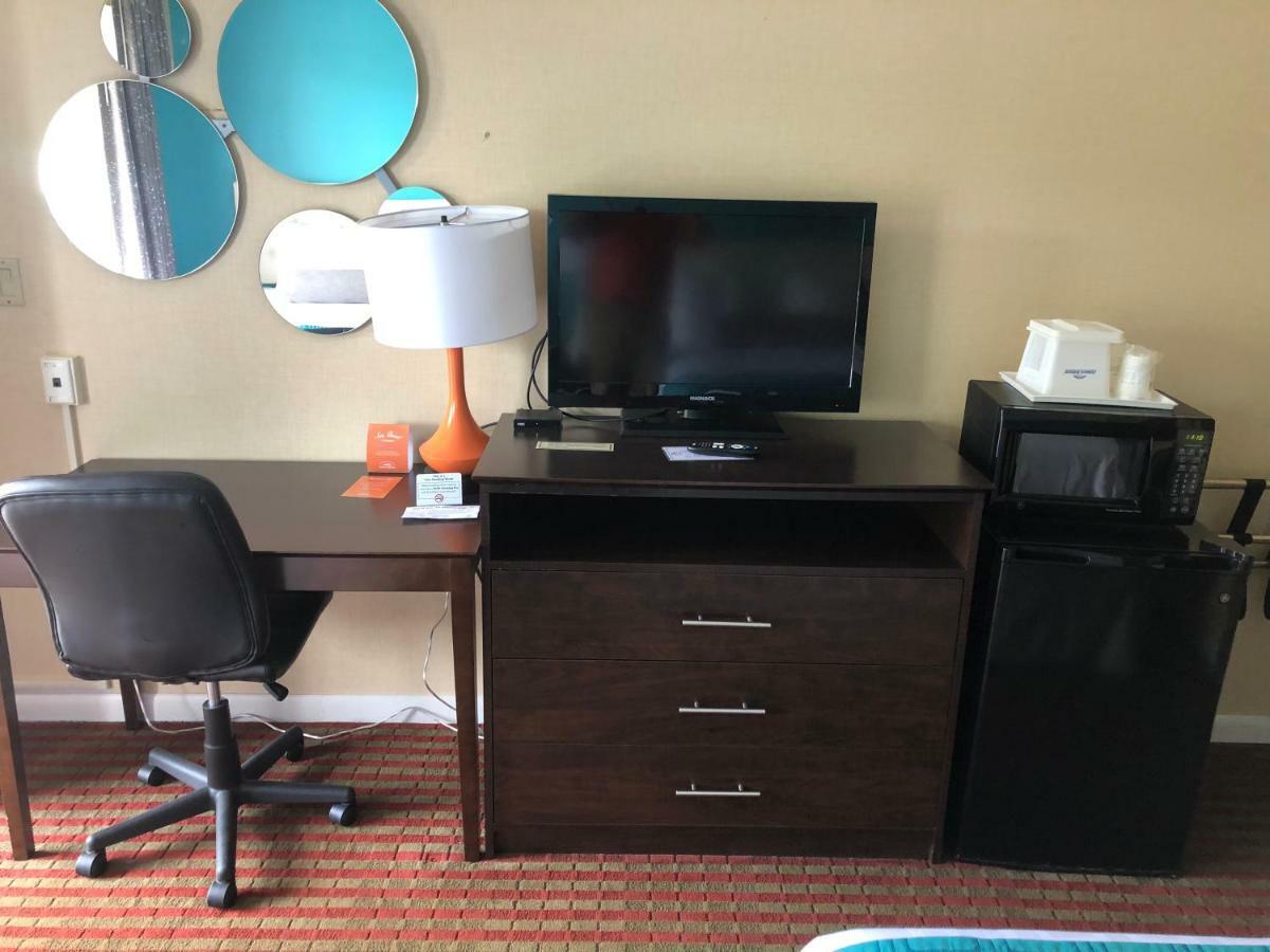 Howard Johnson By Wyndham Rocky Hill Bagian luar foto